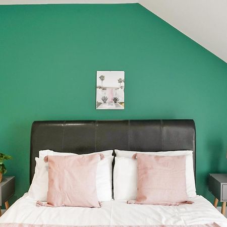 Lovely 4 Bed With Ensuite Free Wifi Off Street Parking In Sutton Morden  외부 사진