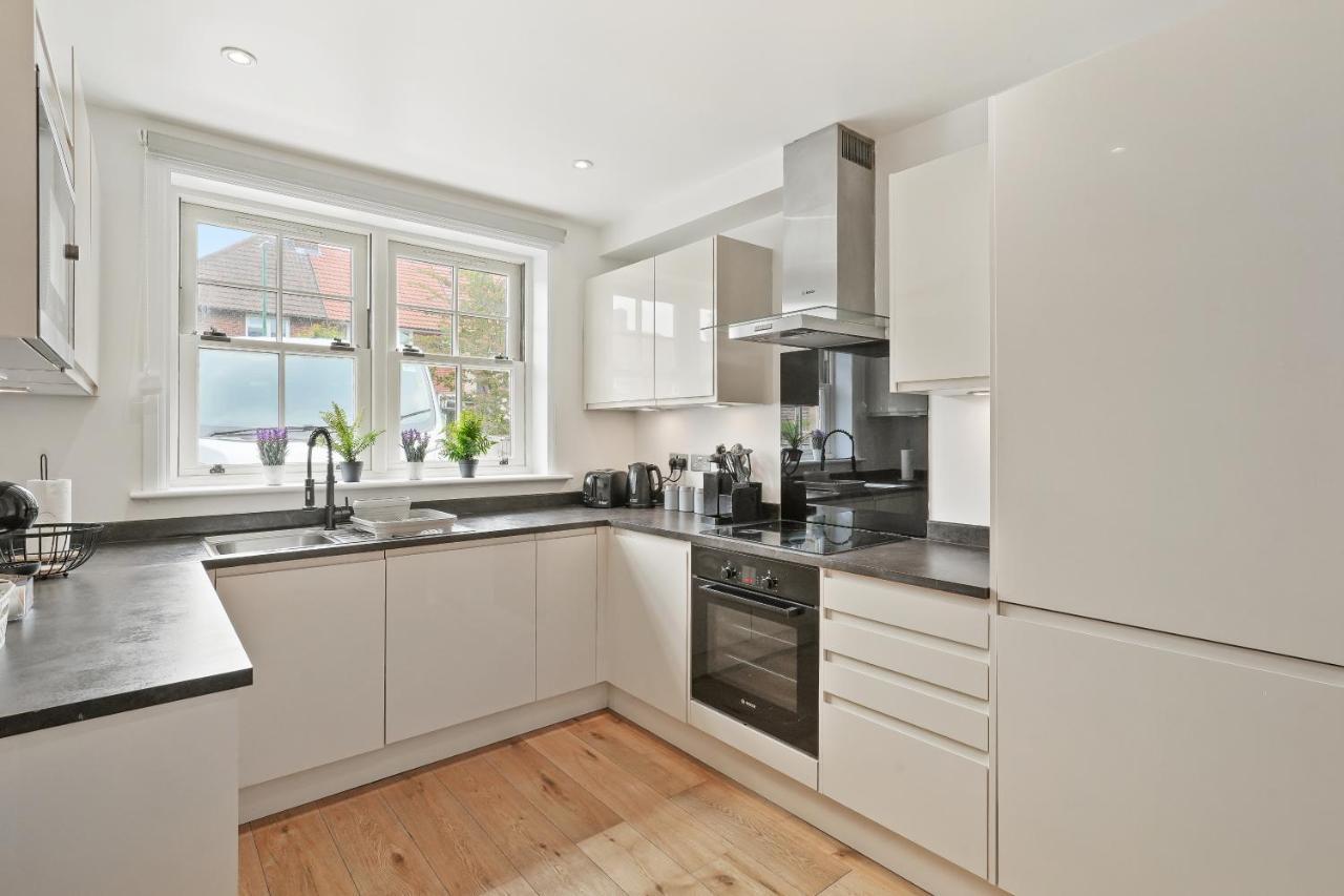 Lovely 4 Bed With Ensuite Free Wifi Off Street Parking In Sutton Morden  외부 사진