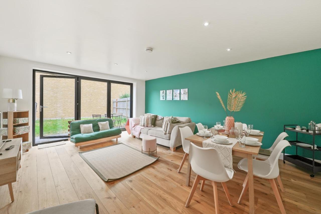 Lovely 4 Bed With Ensuite Free Wifi Off Street Parking In Sutton Morden  외부 사진