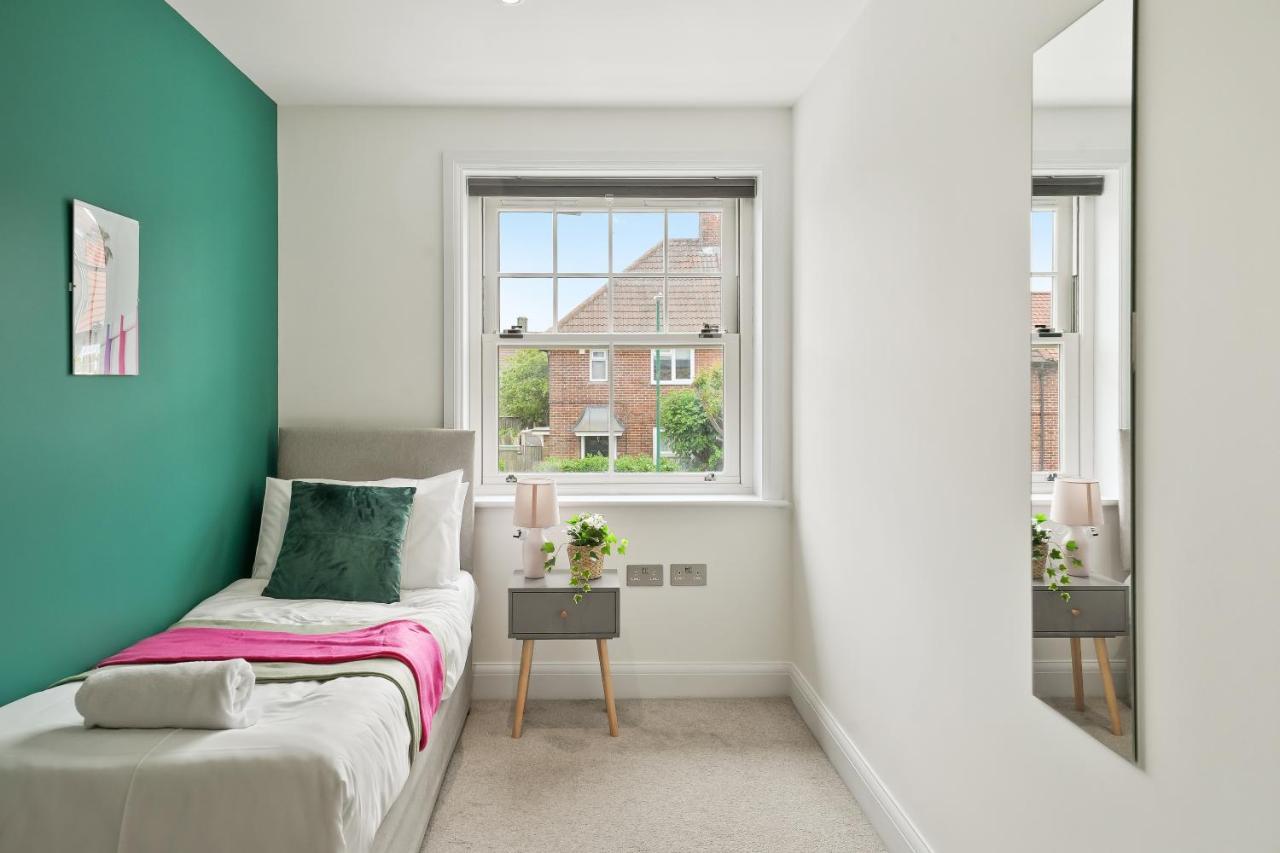 Lovely 4 Bed With Ensuite Free Wifi Off Street Parking In Sutton Morden  외부 사진