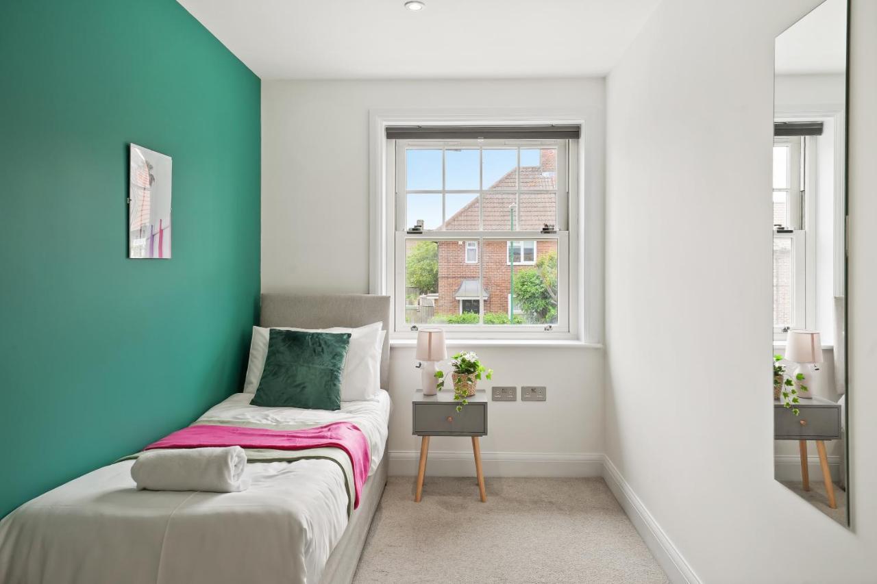 Lovely 4 Bed With Ensuite Free Wifi Off Street Parking In Sutton Morden  외부 사진